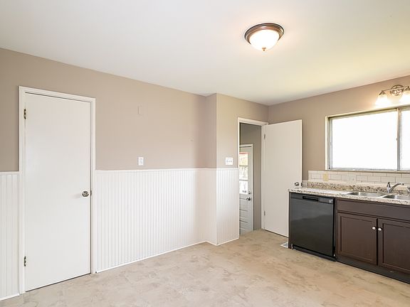 5th image of 575 Versailles Dr