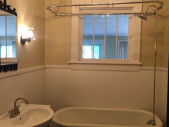 Clawfoot tub with shower!