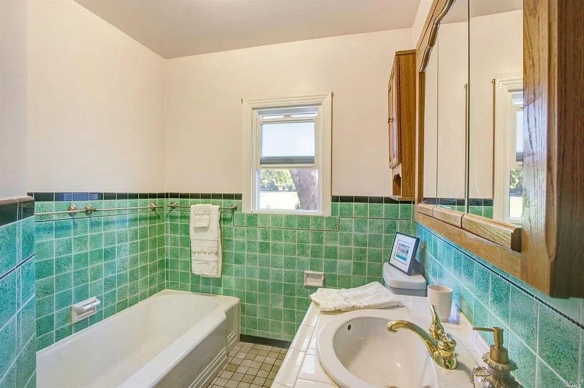 3 bed, 2.0 bath, 1850 sqft, $3,500 — Photo 1