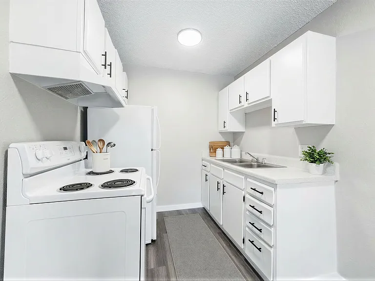 Marmont Apartments — Photo 14