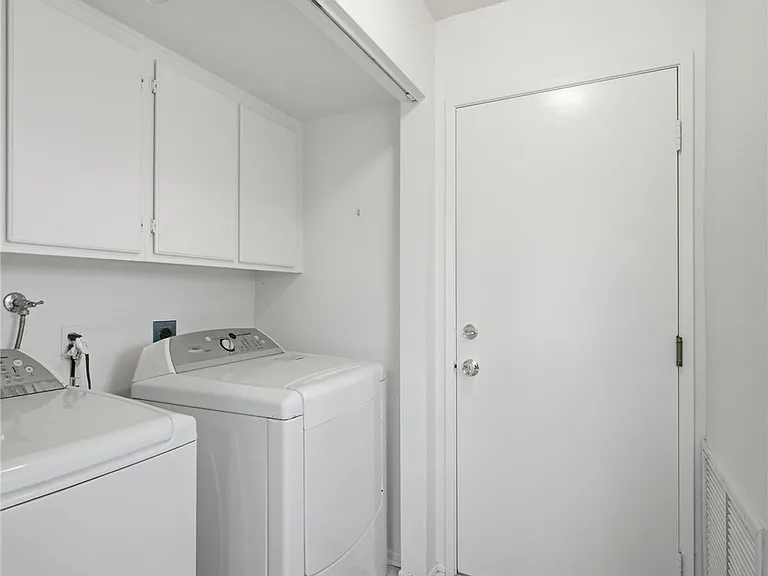 11432 Cardiff Ln — Photo 18