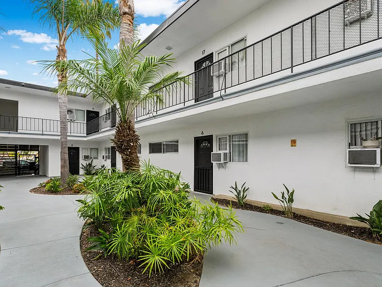 1750 Coronado Ave #6 — Photo 23