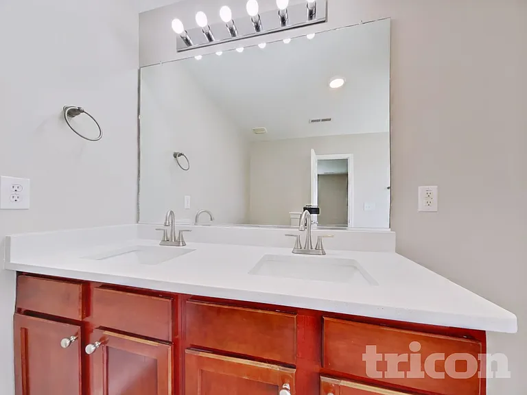 2048 Lauren Woods Dr — Photo 11