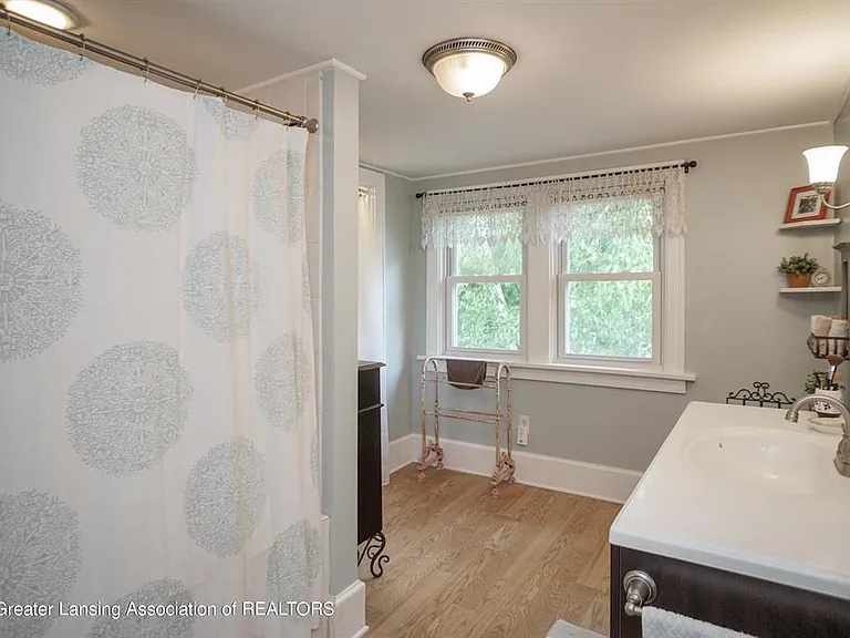 1869 Chestnut St — Photo 18