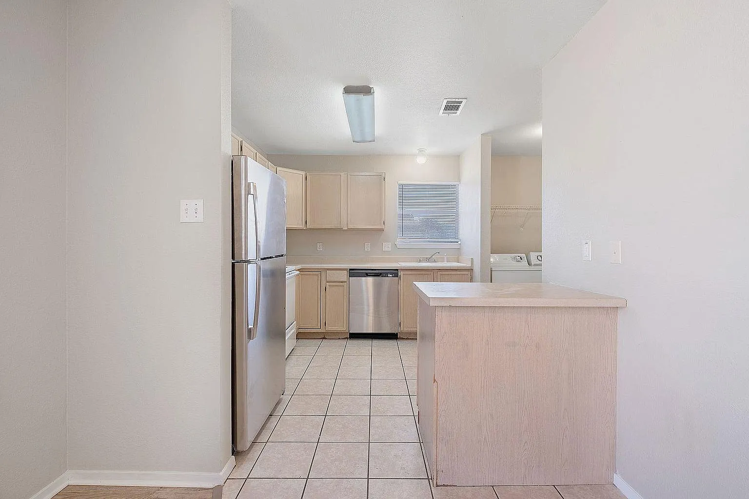2 bed, 2.0 bath, 1024 sqft, $1,075 — Photo 3