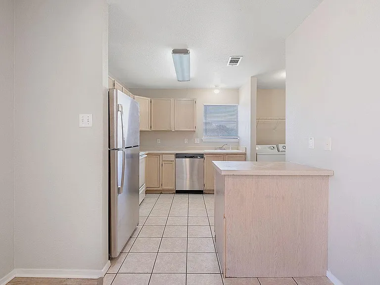 2214 Katy Ln #D — Photo 3