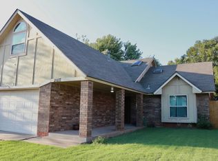 2117 NE 11th St, Moore, OK 73160