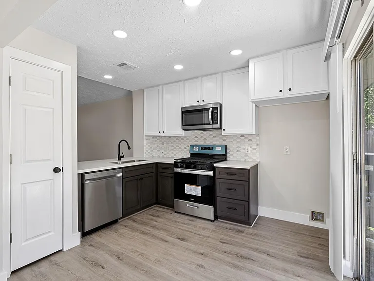 3535 Nutwood Ln — Photo 10