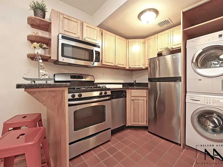 873 Union St #1 — Photo 2