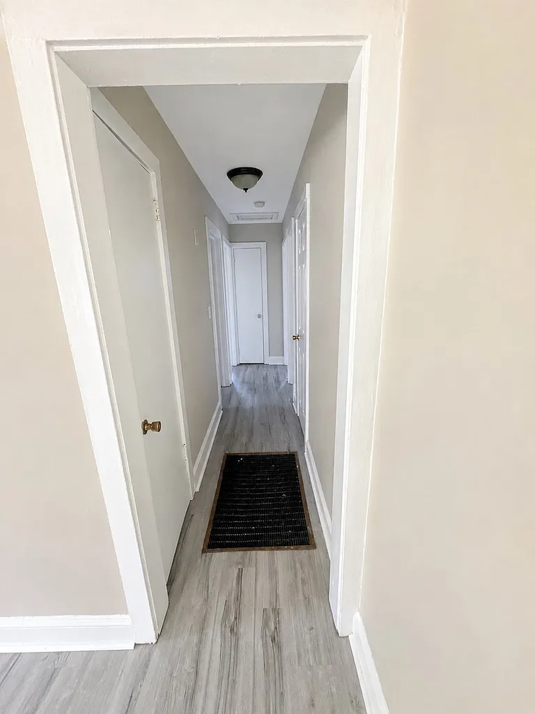 3 bed, 864 sqft, $1,075 — Photo 2