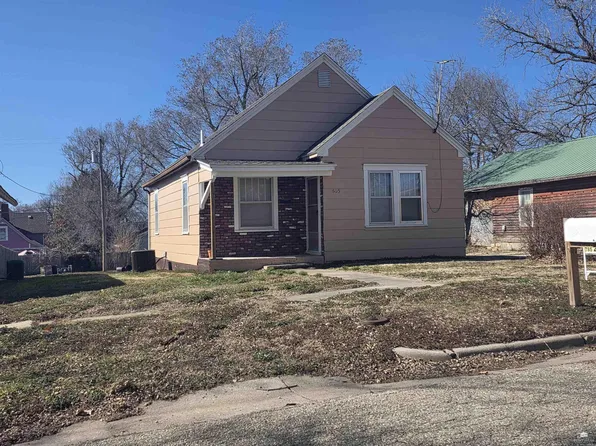 605 N East St #N, Herington, KS 67449