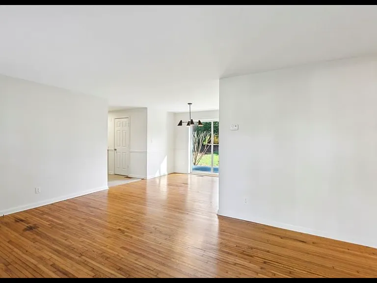 2474 Warwick Cir NE — Photo 18