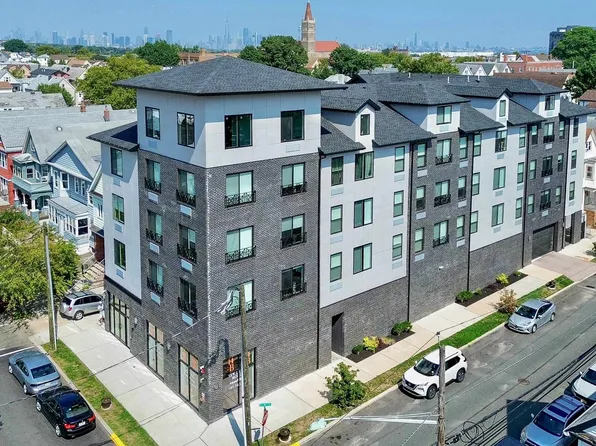 140 Avenue B image 1 of 21