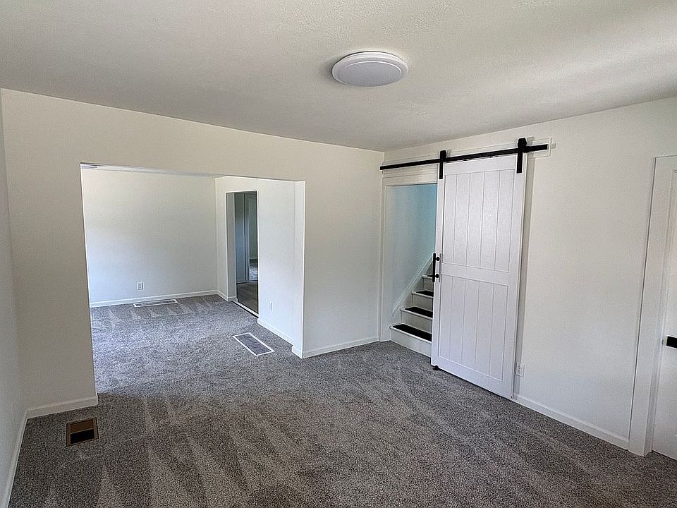 1st image of 419 W Ripley St
