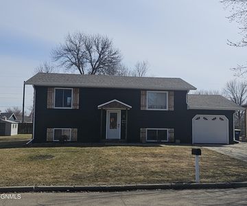 1810 6th Ave NE, Jamestown, ND, 58401