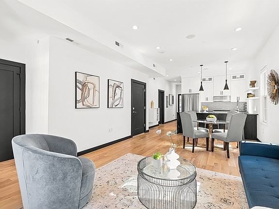 4th image of 14 Carlton St #B
