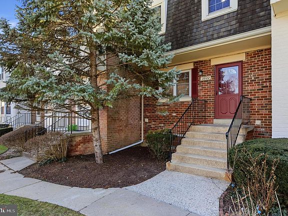 3rd image of 3922 Tynewick Dr #10