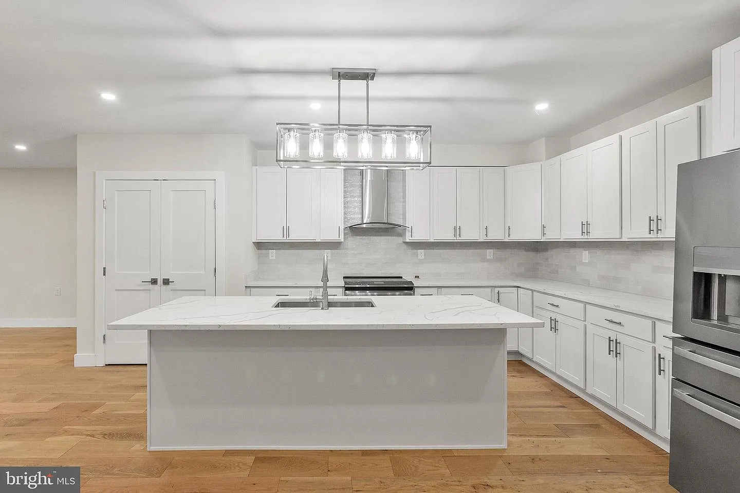 4 bed, 4.5 bath, 2250 sqft, $5,500 — Photo 2
