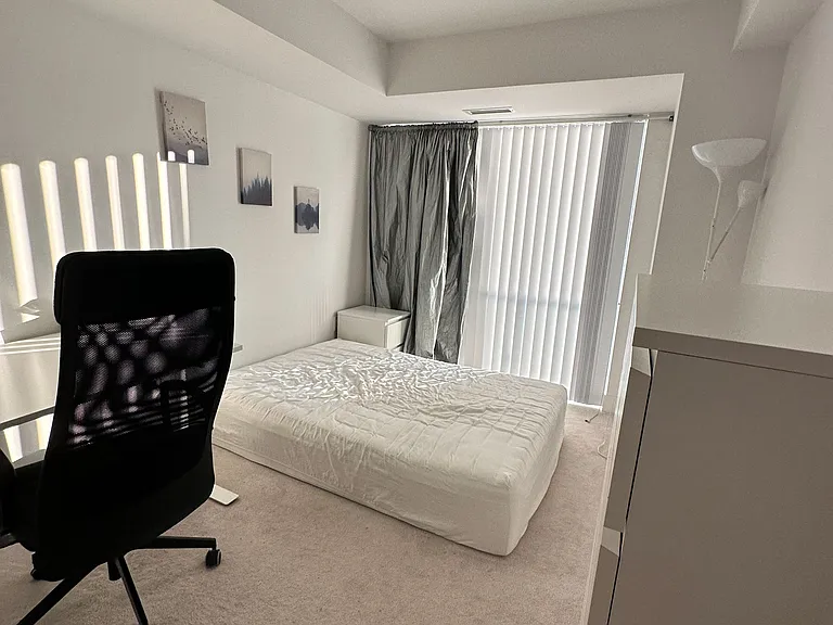 955 Bay St #1413 — Photo 4