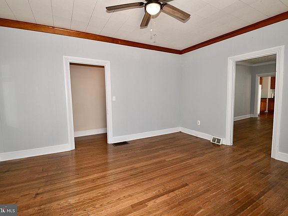 2nd image of 43 Pearl St