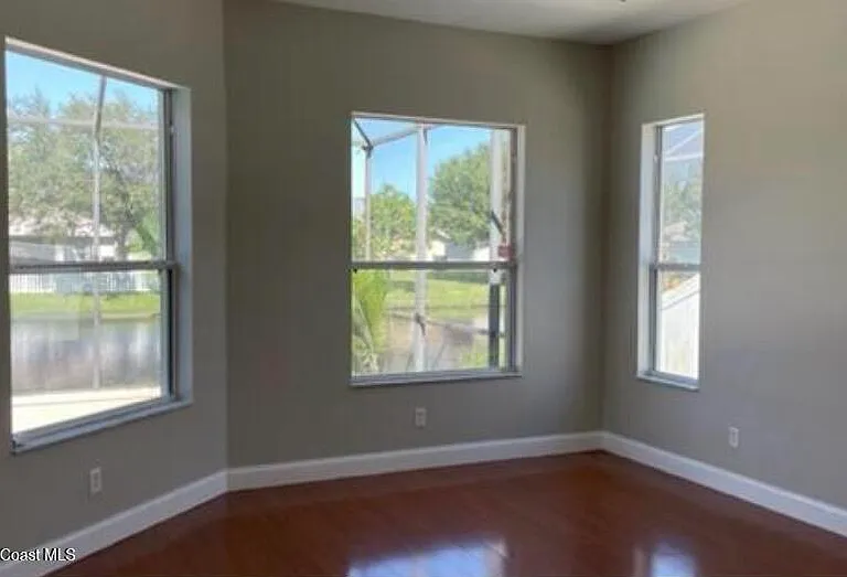 1070 Hollister Dr — Photo 7