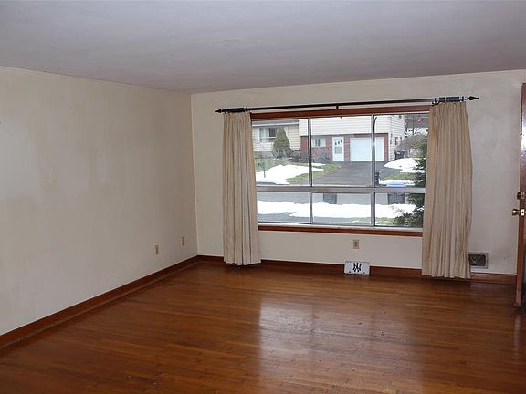 4th image of 809 Dickinson Dr