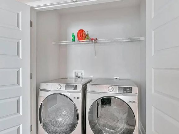 4th image of 1020 McLaren Cir #6