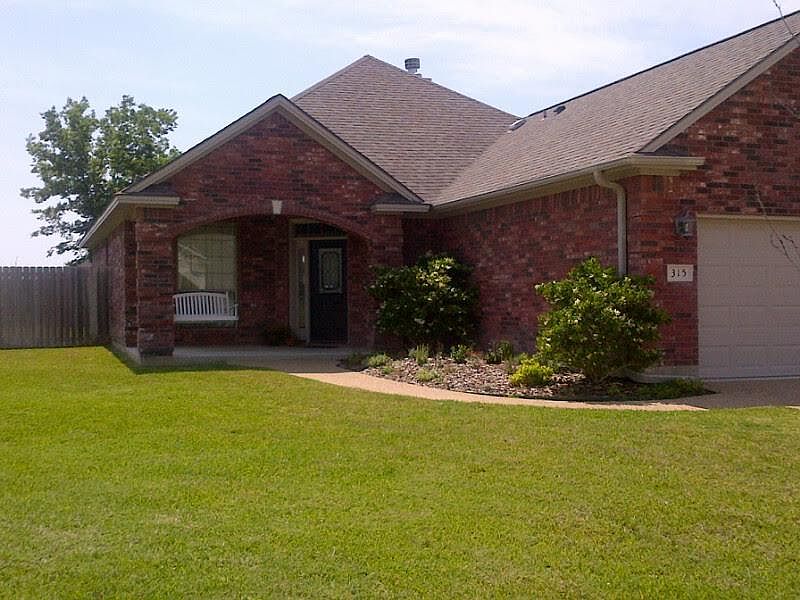 1st image of 315 Robelmont Dr