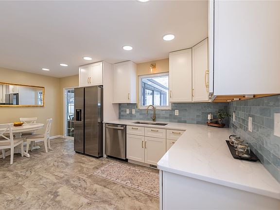 5th image of 119 Covewood Dr