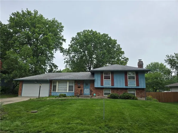 302 Airway Ln, Belton, MO 64012