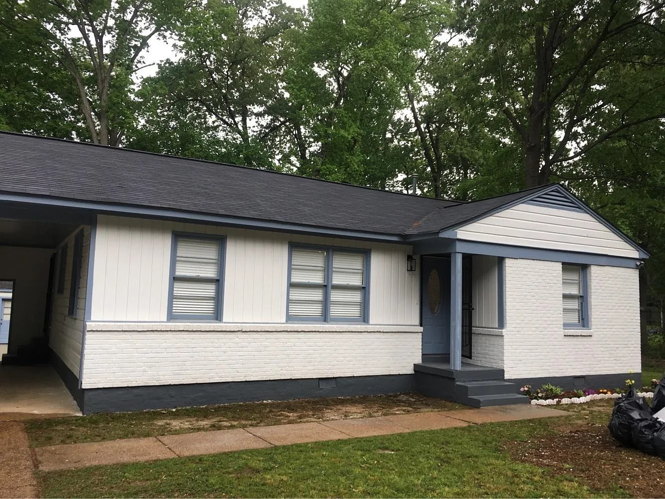 3 bed, 1.0 bath, 1044 sqft, $1,450 — Photo 1