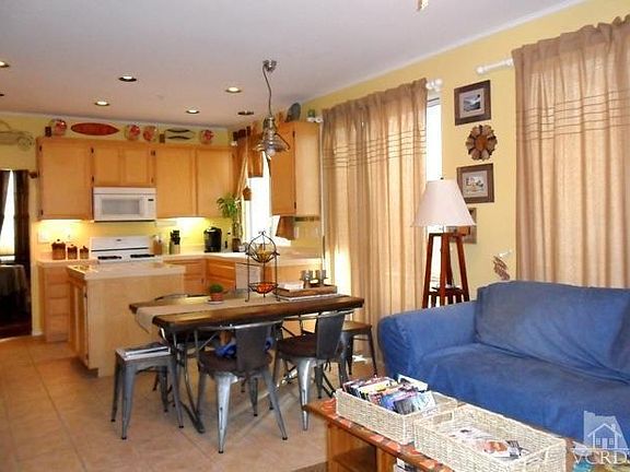 5th image of 312 W Shoshone St