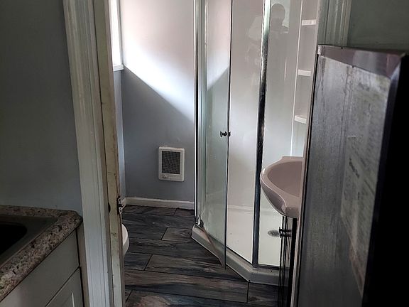 5th image of 3811 John Ave #3