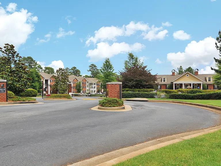 Magnolia Village Apartments — Photo 2