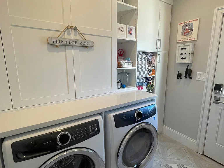 102 S Essex Ave — Photo 19