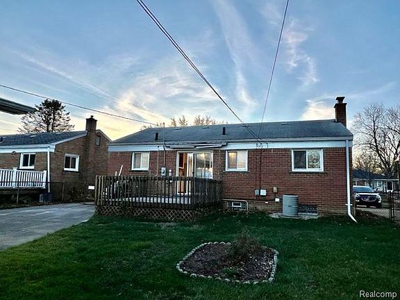 3rd image of 666 Cardwell St