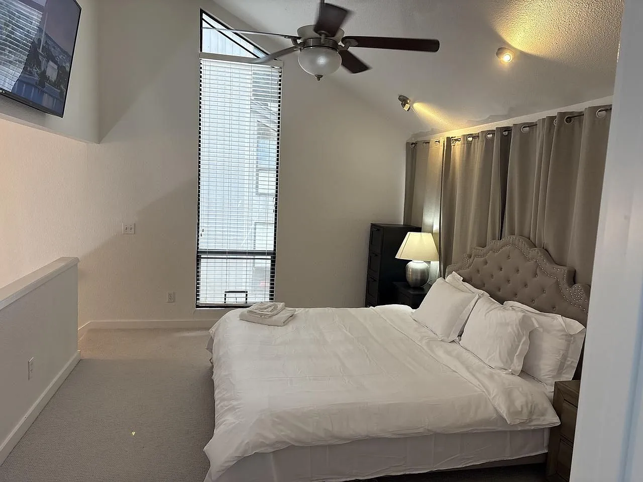 2 bed, 1152 sqft, $4,000 — Photo 2