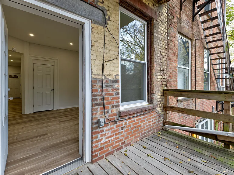 98 Chestnut St #2R — Photo 3