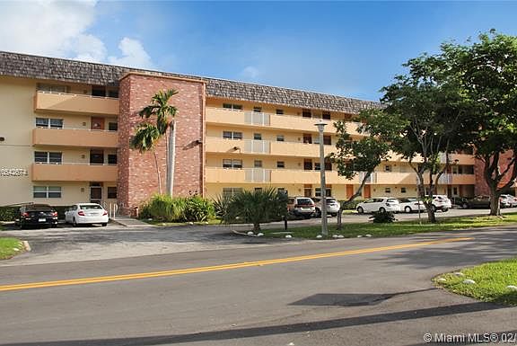 3rd image of 3551 NE 169th St APT 405