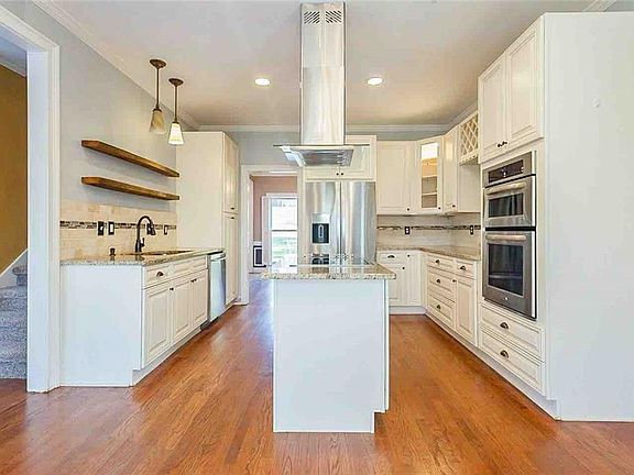 2nd image of 1827 Colonial South Dr SW