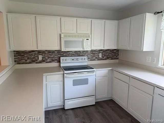 16713 Kensington Dr — Photo 13
