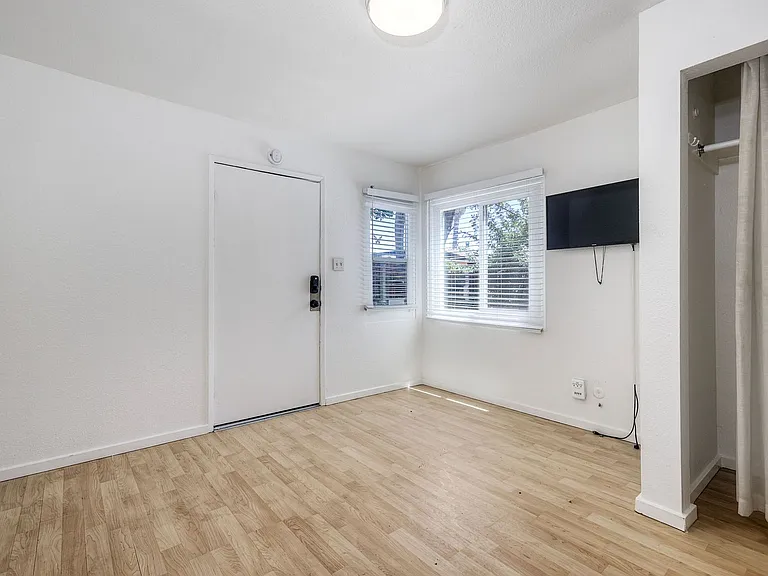 2744 Treat St — Photo 7