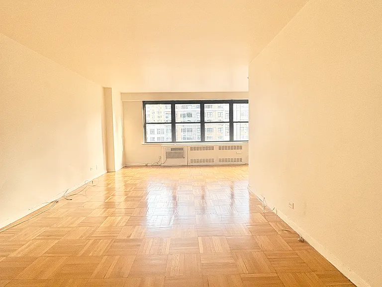 399 E 72nd St #12C — Photo 7