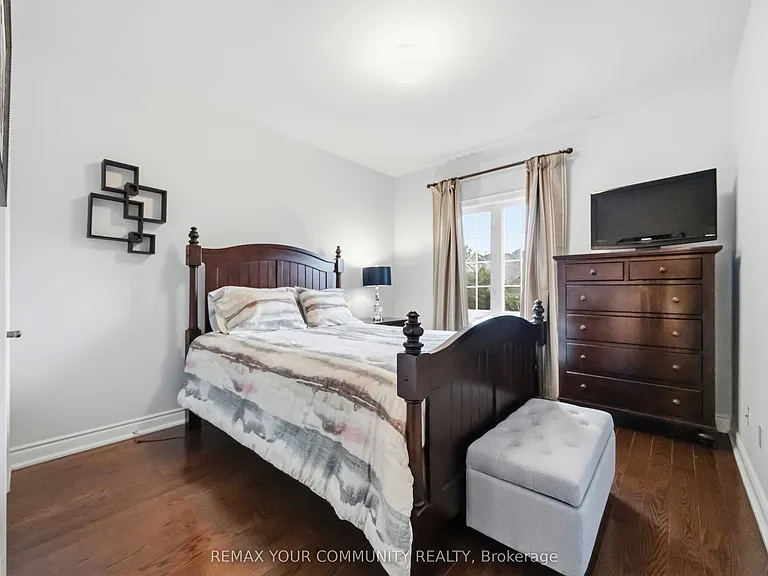 2313 Southcott Rd — Photo 23