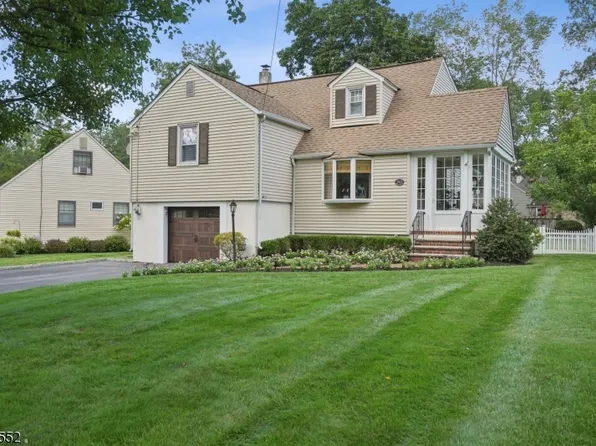 80 Beechwood Rd, Florham Park Boro, NJ 07932