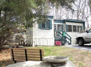 27 Oak Ter, Burrillville, RI 02839