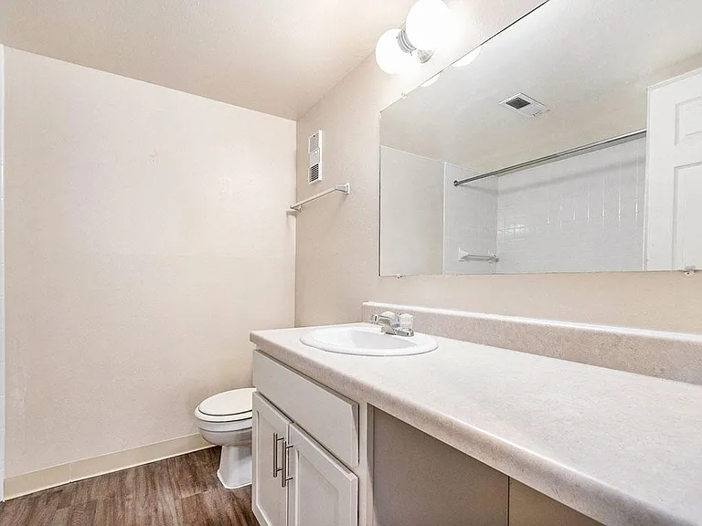 West Wind Apartments — Photo 20