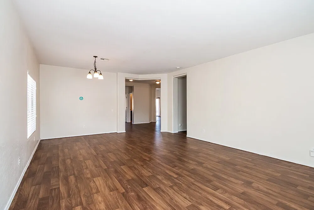6 bed, 3.0 bath, 4040 sqft, $3,300 — Photo 4