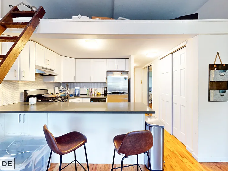 186 2nd Ave #2F — Photo 4
