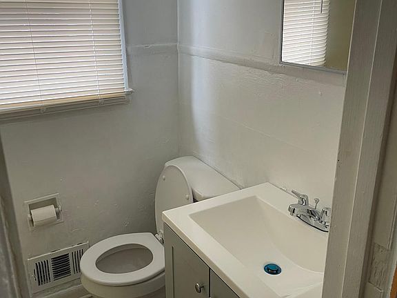 3rd image of 628 N Oxford St